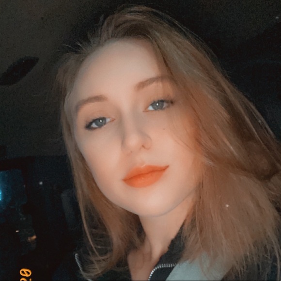 Meet your Posher, Hannah - Picture 1 of 1